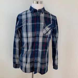 Levi’s long-sleeve Plaid shirt.